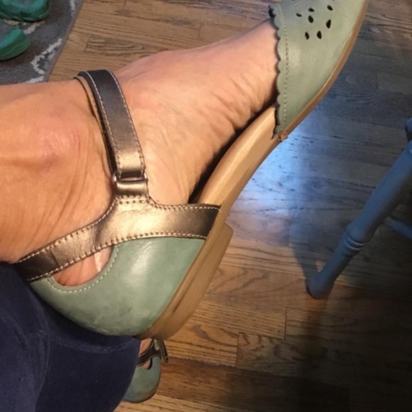 Super Cute Flats - Picture 2 of 6